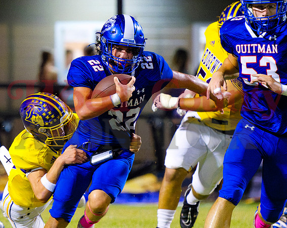 _A040662 Jacob Breding carries