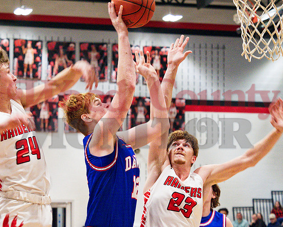 _1236686 Landon Richey contested shot