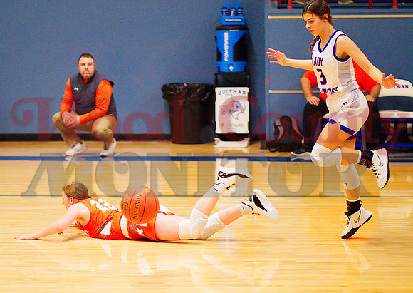 _1058515 Macy Fischer and Sadie Vander Schaaf loose ball
