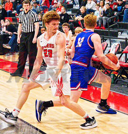 _1236711 Landon Richey saves errant pass