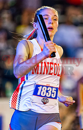_5022606 Raylie Peebles runs 4x400m