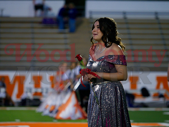 _1320544 Ali Gonzalez goes to be crowned
