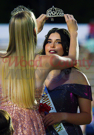 _1320555 Ali Gonzalez crowned 2022 Mineola homecoming queen