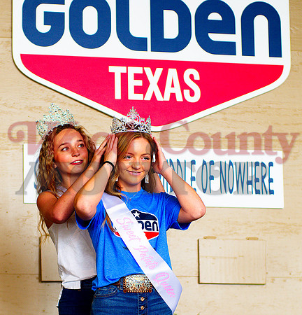 _1184962 Jade Kruse crowns Cacie Lennon 2022 sweet potato queen