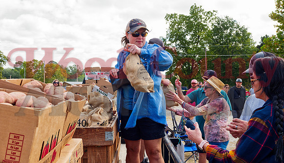 _1293775 selling jones potatoes