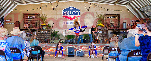 _1293906 Cacie Lennon leads panther cheer