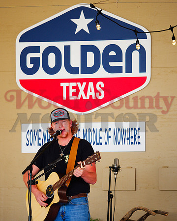 _1342785 Caleb Hamby performs