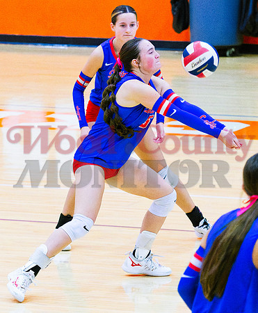 _A080148 Isabella Crockett Garza receives