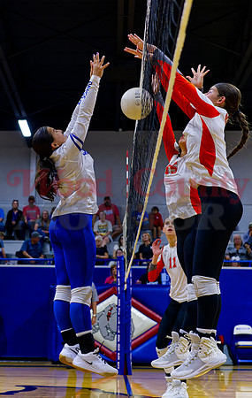 _1270002 Kyra Jackson and Mahayla McMahon block Kaylin Sapp