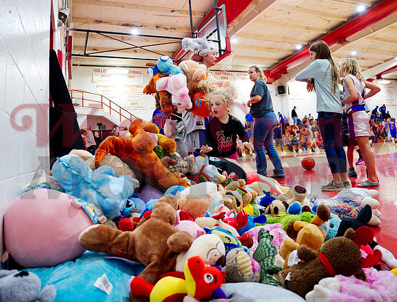 _1306186 toy pile