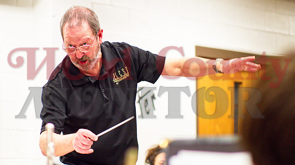 _1114397 Mike Holbrook conducts Warsaw Concerto