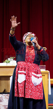 _1248435 Lawanda Warren sings
