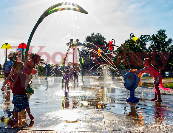 _1261207 kids play in water