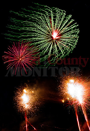 _1261239 fireworks intro