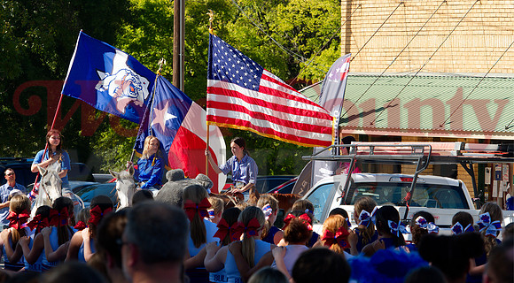 _1320285 Kinlee Baker displays star-spangled banner