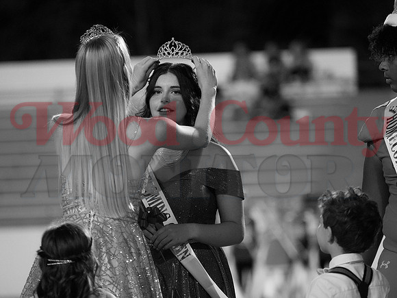 _1320559 Ali Gonzalez crowned 2022 Mineola homecoming queen