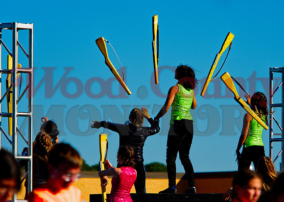 _1331490 rifle tosses