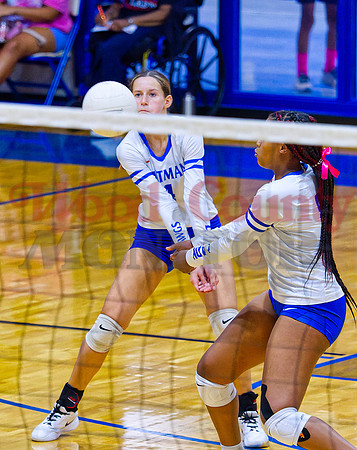 _A040133 Autumn Cason receives