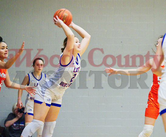 _1247411 Carley Spears heaves pass