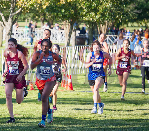 _1203563 Shylah Kratzmeyer paces Hannah Zoch