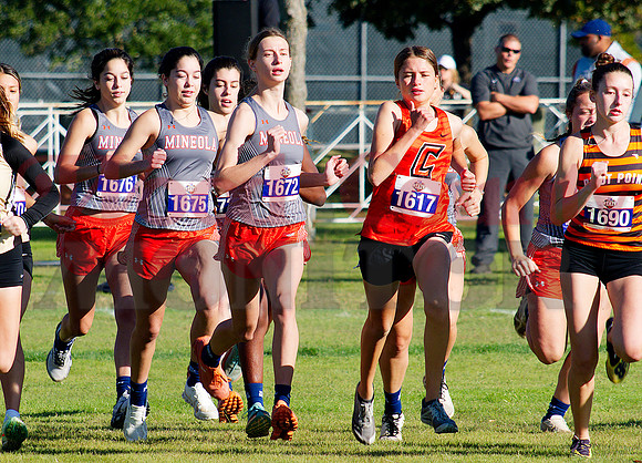 _1069189 Lady Jackets start off
