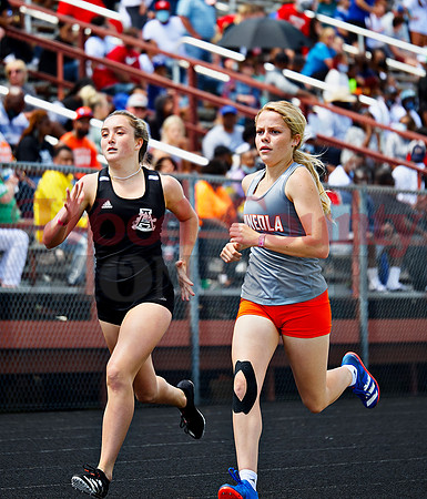 _1191613 Juliana Stanley runs 800m