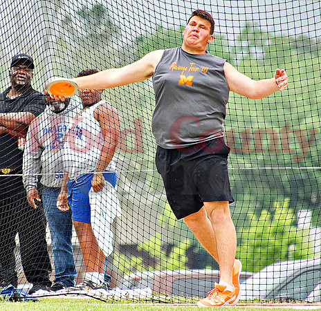 _1064649 Jackson Anderson throws discus