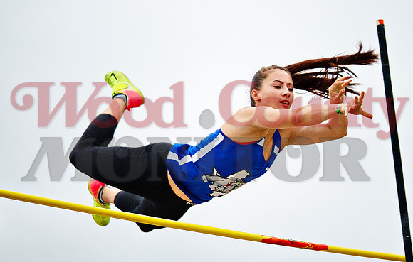_1191140 Brooklyn Marce pole vaults