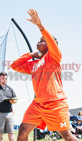 _1191506 DJ Newsome throws shot