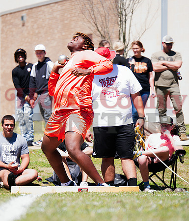 _1191439 DJ Newsome throws shot