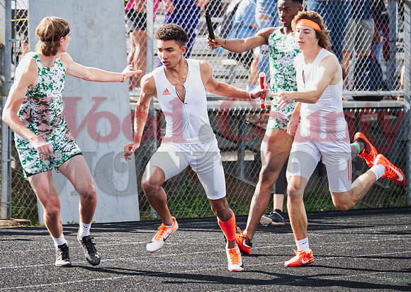 _1191901 Brady Shrum to Jaxon Holland 4x400m relay