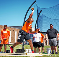 _1064760 Trevion Sneed throws shot