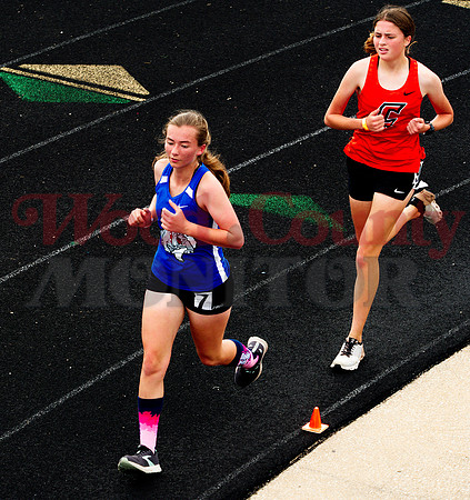 _1125134 McKenna Wood runs 3200m