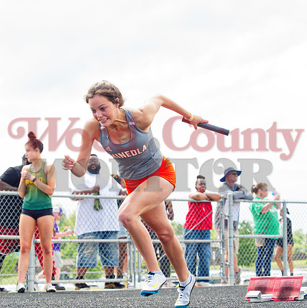 _1125787 Kozbie Riley starts 4x200m relay prelim