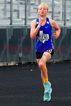 _1125138 Kendall Davis runs 3200m
