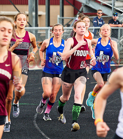 _1125079 McKenna Wood and Kendall Davis run 3200m