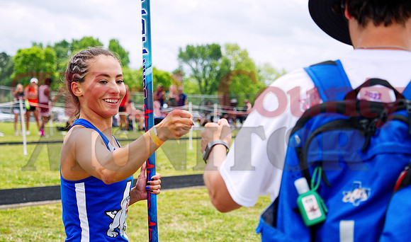 _1125524 coach Blake Hamrick congrats Brooklyn Marcee on pv-pr