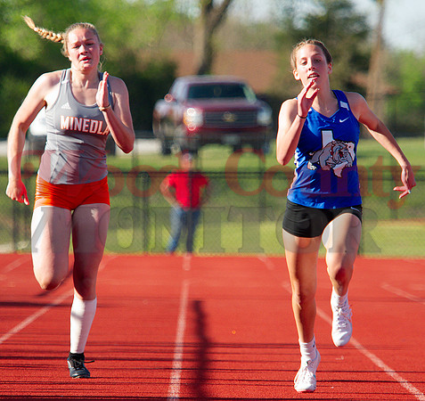 _1148493 Tanner Hartzog 4th and Jaycie Elkins 2nd in 200m dash