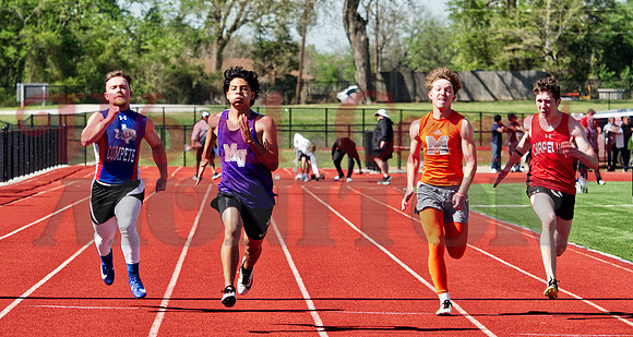 _1136860 Wyatt Hightower and Cason Davis run 100m dash