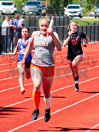 _1148005 Q Addison Marcee M Tanner Hartzog finish 4x100m relay