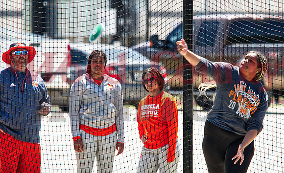_1137696 Jalia Freeman throws disc