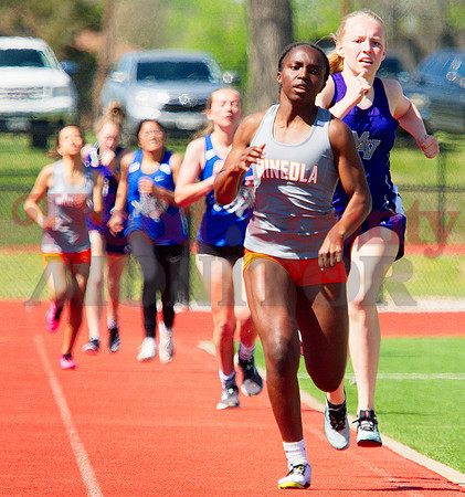 _1148099 Shylah Kratzmeyer finishes 2nd 800m
