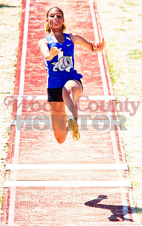 _1137629 Isis Murlin jumps long