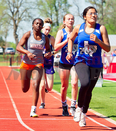 _1148073 Shylah Kratzmeyer and McKenna Wood and Alexas Flores-Franco run 800m