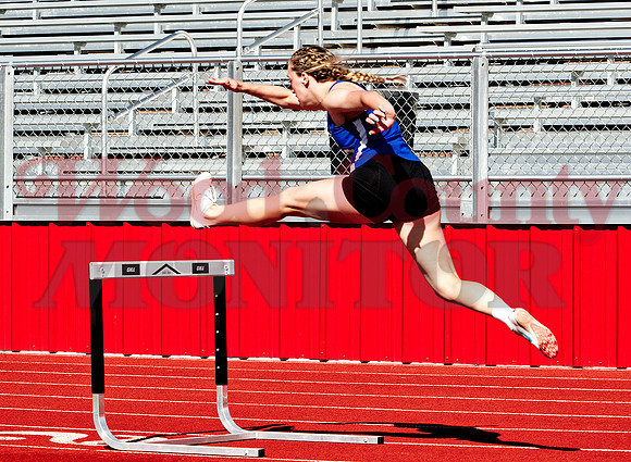_1137035 Savana Smith 300m hurdles