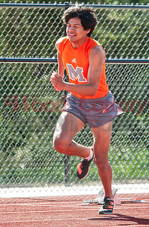 _1136957 Cris Alejo starts 400m