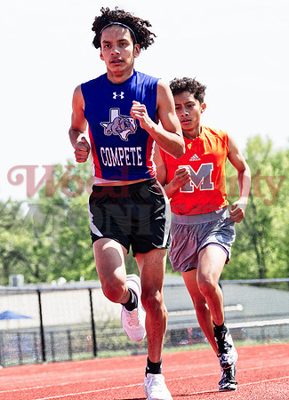 _1259468 Christian Plata and Omar Perez run 3200m