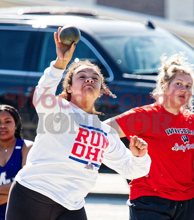 _1137341 Ashley Davis throws shot