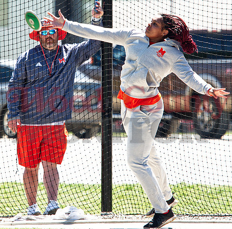 _1137687 Alia Freeman throws discus