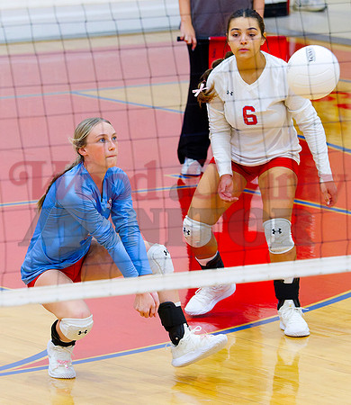 _A251348 Alyssa Murdock receives